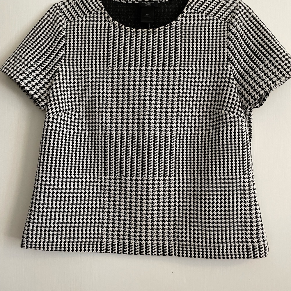 Package of 2 dress shirts like new xxxsize small and medium for $15 - Picture 3 of 4